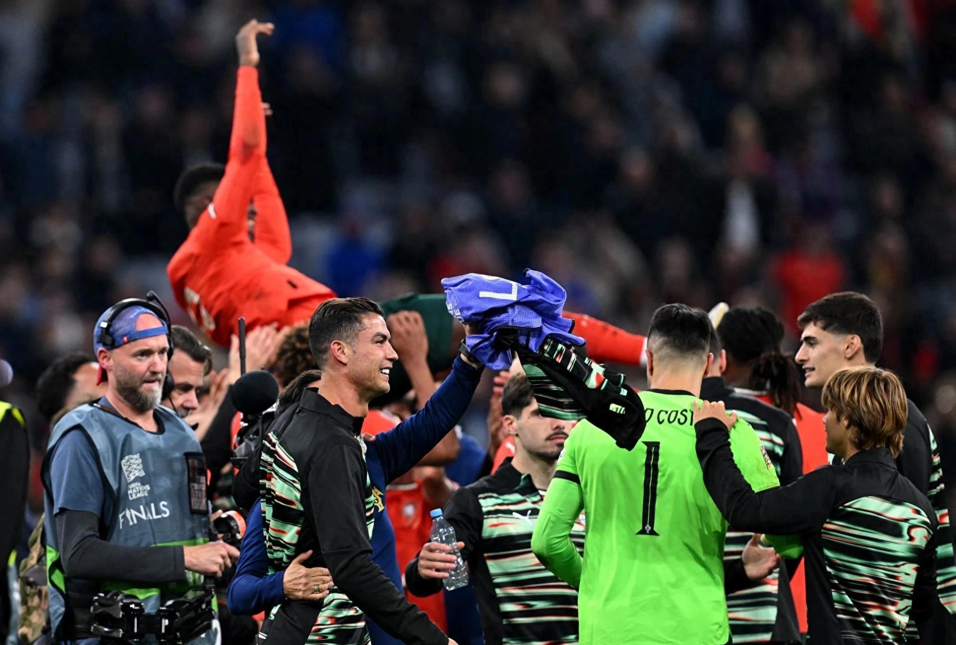 包含期待对决:葡萄牙队将与墨西哥队展开友谊赛角逐的词条 包含期待对决:葡萄牙队将与墨西哥队展开友谊赛角逐的词条