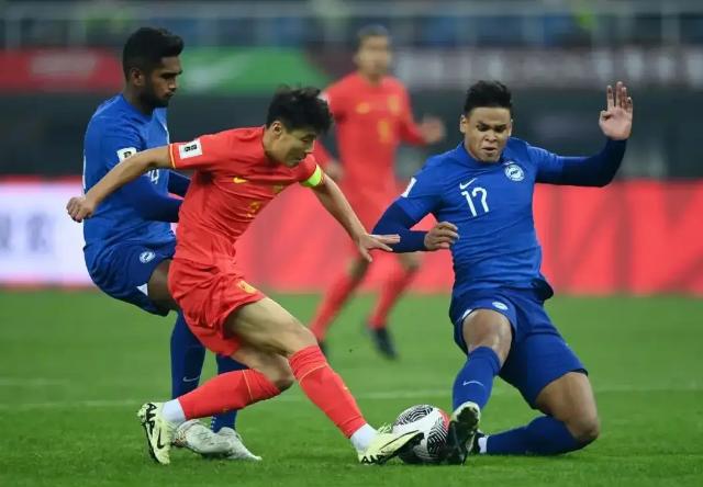 包含泰国球队士气高涨，期待胜利的词条