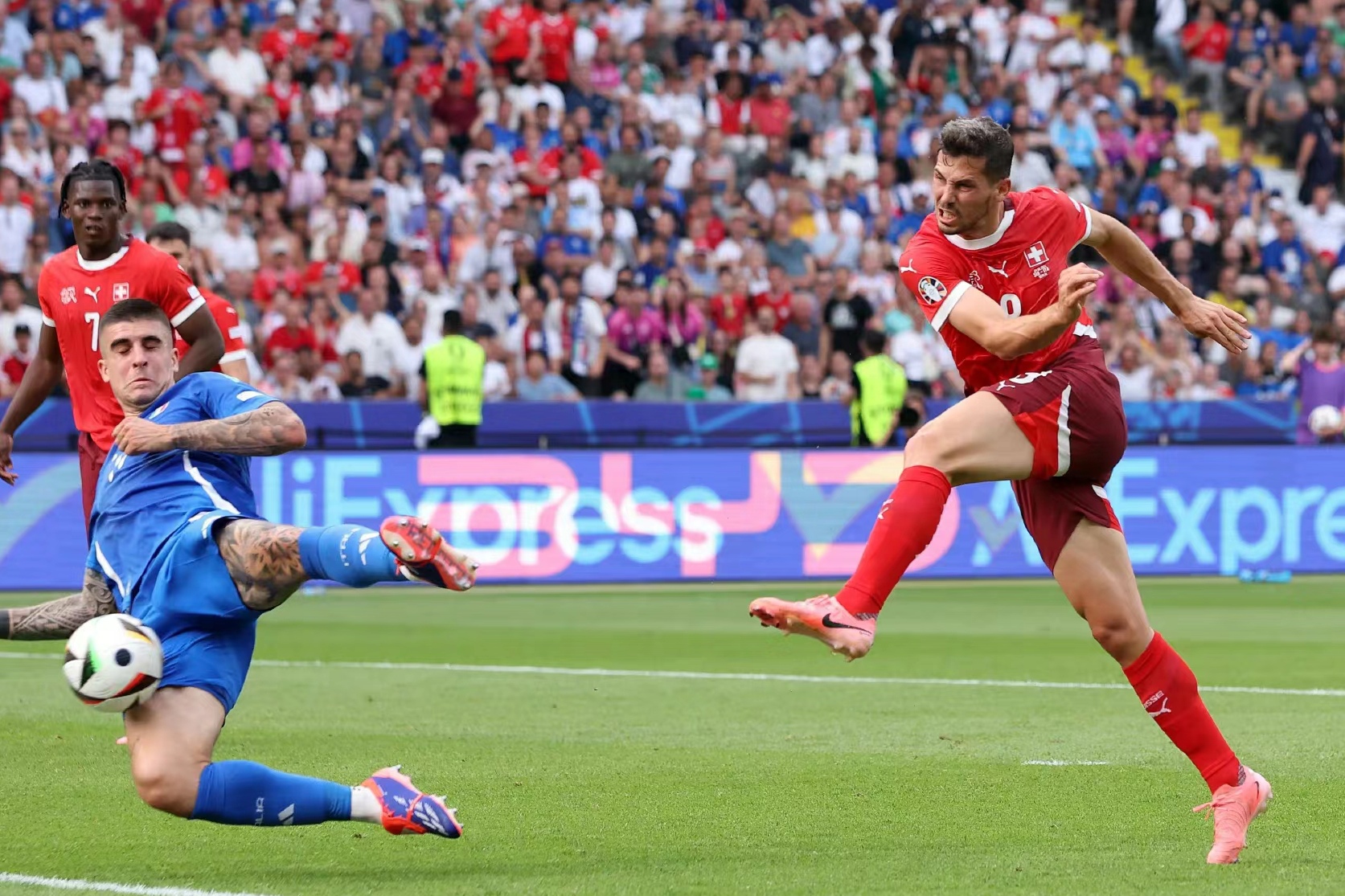 欧洲赛场奇葩一幕：球员精彩表现引发热议的简单介绍