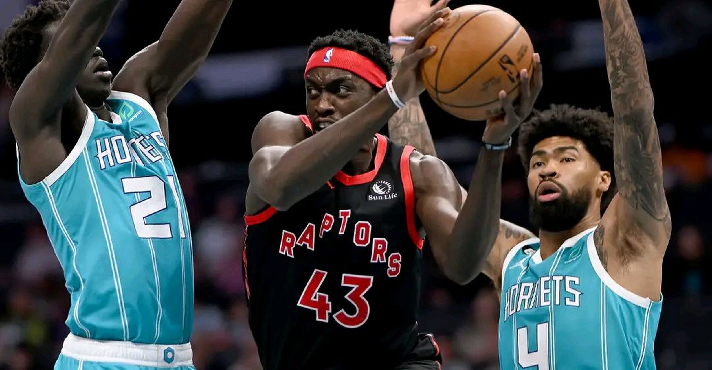 新疆队轻取山西队，西亚卡姆点燃赛场的简单介绍