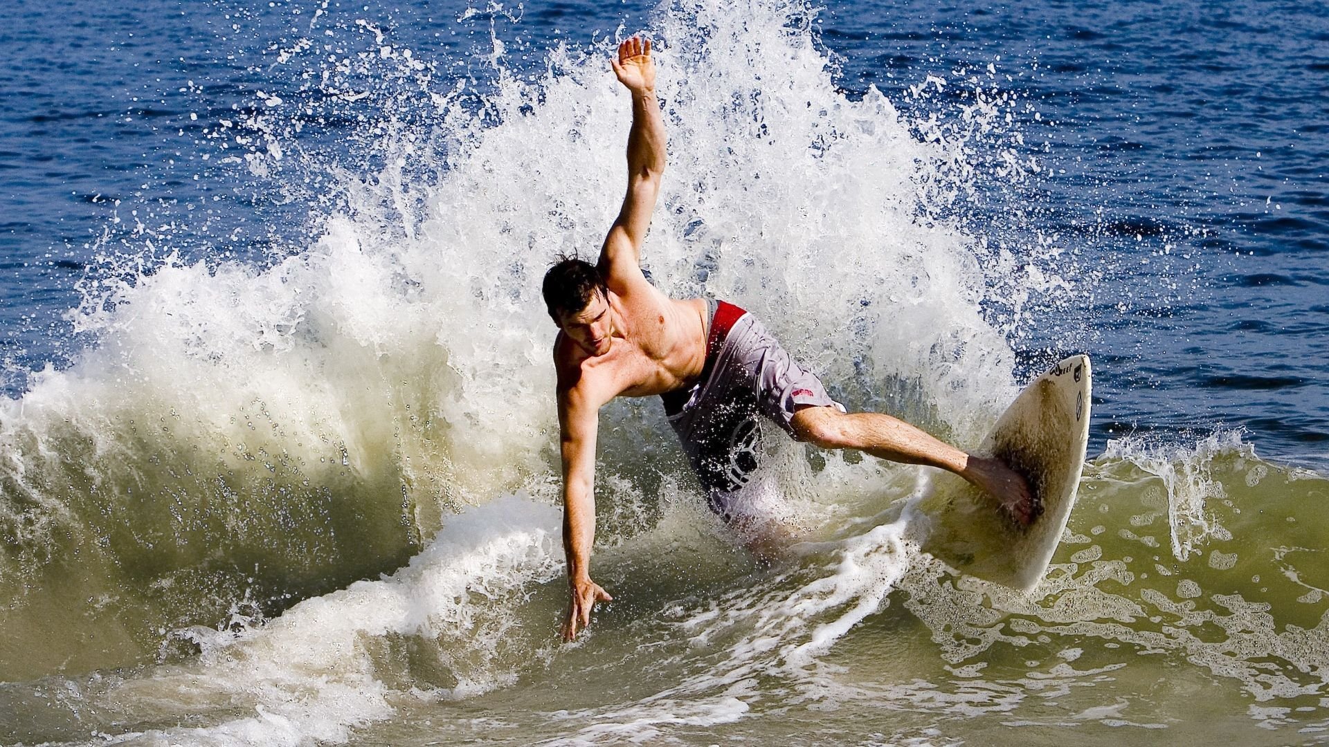 当洪都拉斯遇见伊朗，内马尔如何以一人之力扛起全队前行